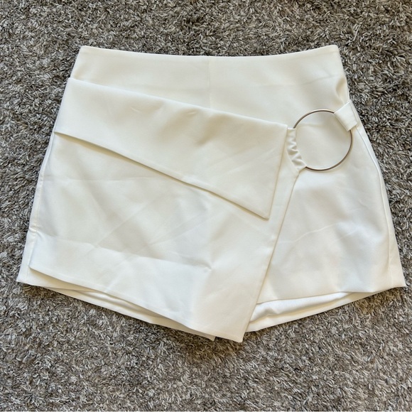 Revolve Lovers and Friends Tanner Skorts - White - Picture 4 of 8